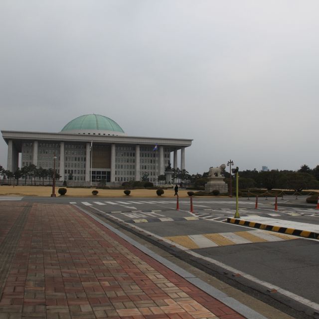 一个不懂韩语英语的乡巴佬将韩国踩在脚下