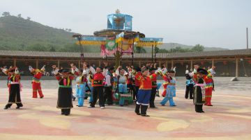 彩虹部落土族园
