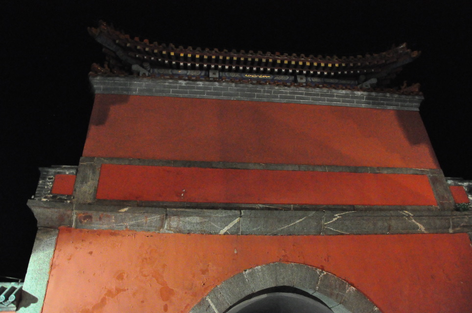 泰山南天门在山东泰安市泰山上十八盘之尽处,旧称三天门,天门关,海拔